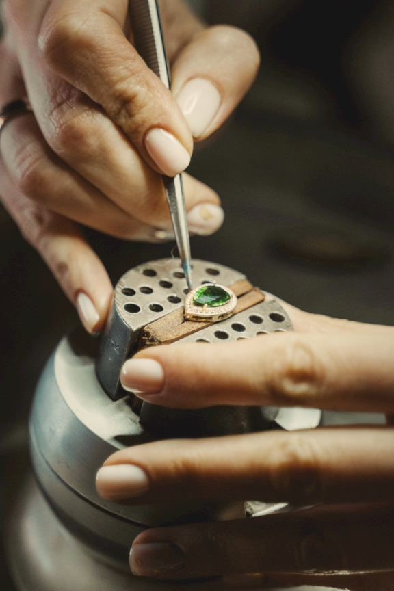 Precise fine craftsmanship jewelry